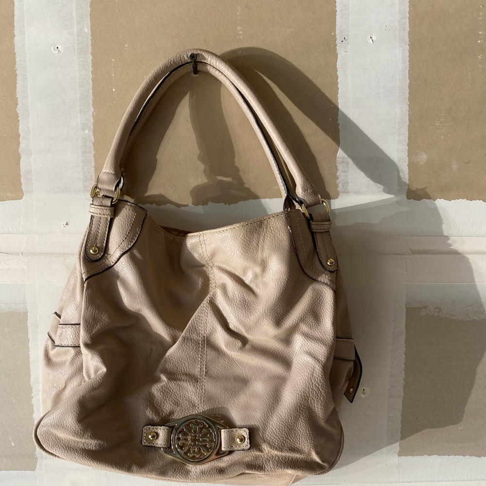 Women’s larger handbag